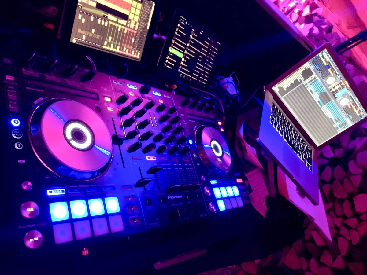 DJ-Technik-von-Hochzeits-DJ-DJ-WAM