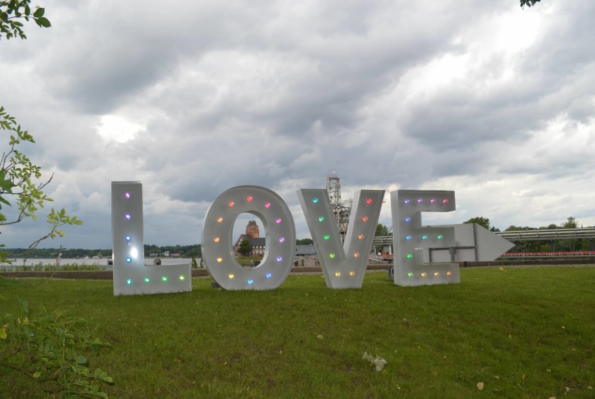XXL Leuchtbuchstaben LOVE | Mr&Mrs | mit Blumen etc.