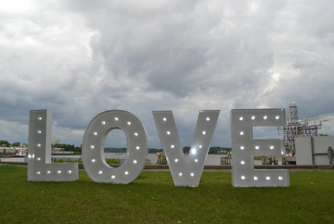 XXL Leuchtbuchstaben LOVE | Mr&Mrs | mit Blumen etc.