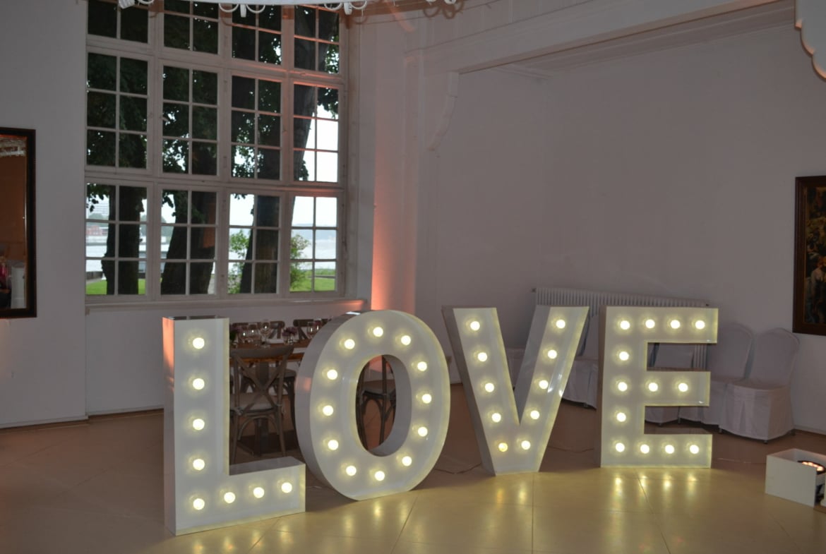 XXL Leuchtbuchstaben LOVE | Mr&Mrs | mit Blumen etc.