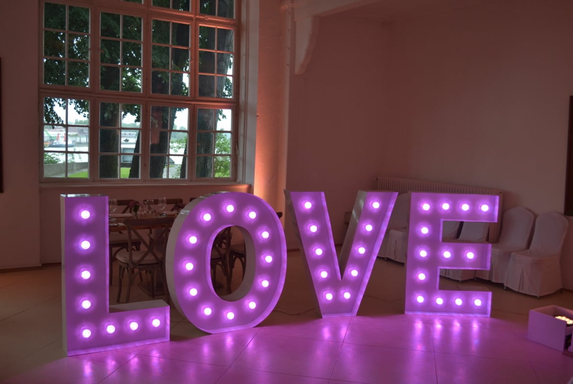 XXL Leuchtbuchstaben LOVE | Mr&Mrs | mit Blumen etc.
