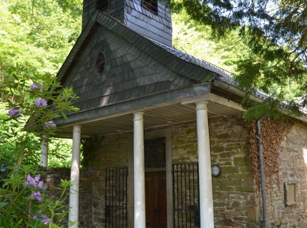 Hochzeit in der romantischen Schloss Kapelle am Baldeneysee