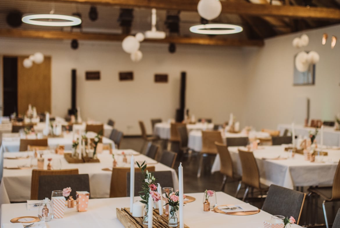 Hochzeit im historischen Schafhof mit moderner Einrichtung