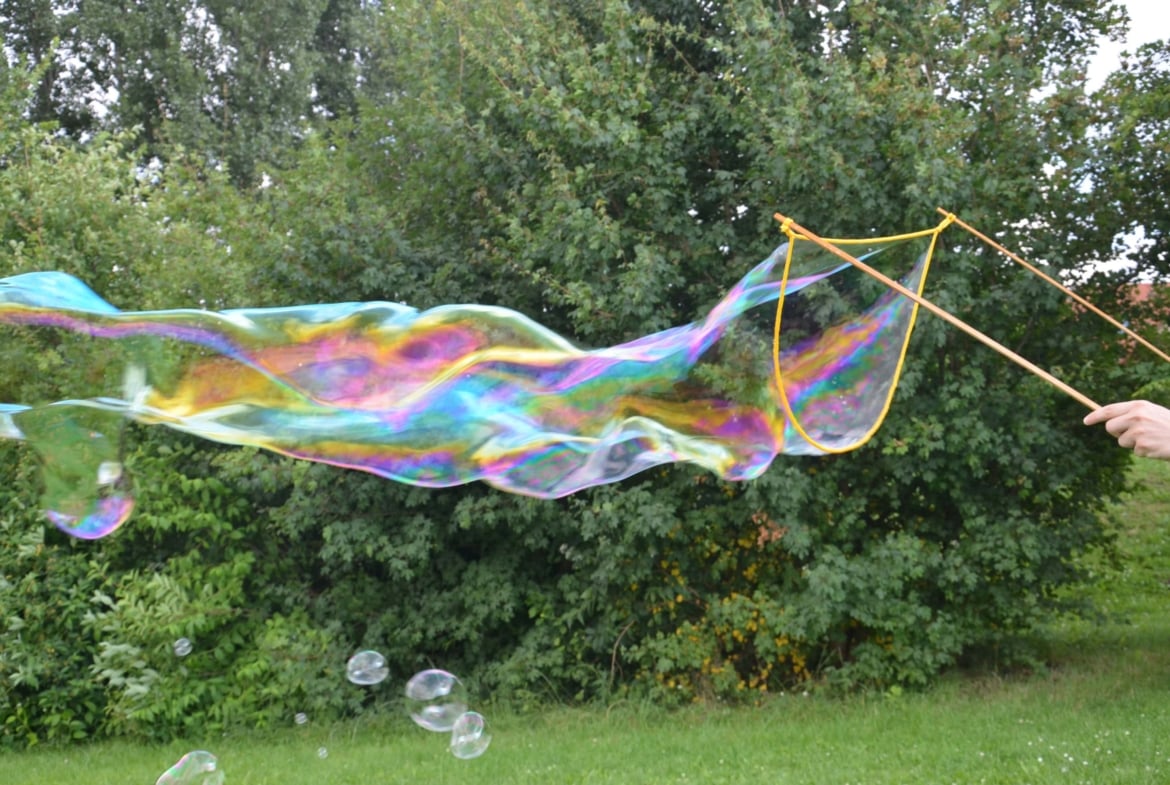 Riesen Seifenblasen – Zum Staunen und selber Probieren