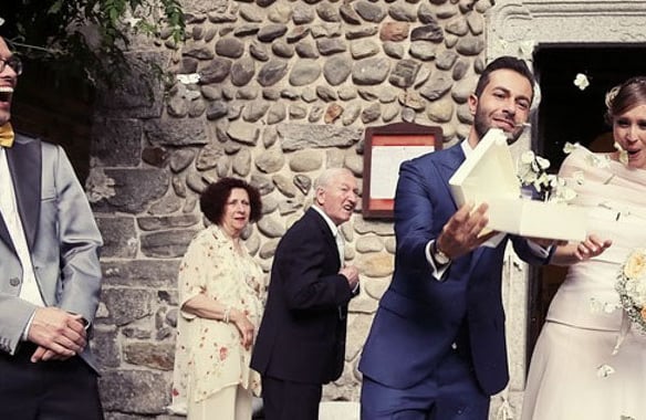Schmetterlinge zur Hochzeit fliegen lassen