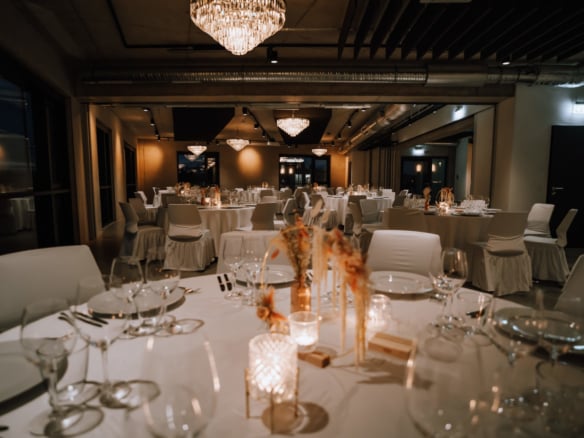 Hochzeit in einmaliger Architektur mit Dachterrasse