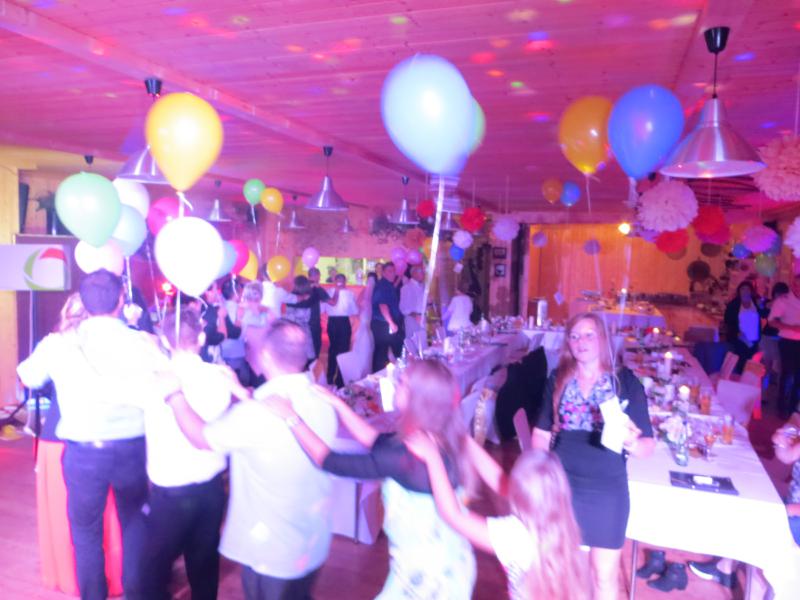 Hochzeits-DJ und mobile Disco mit kompletter Licht-, Laser- und Tontechnik