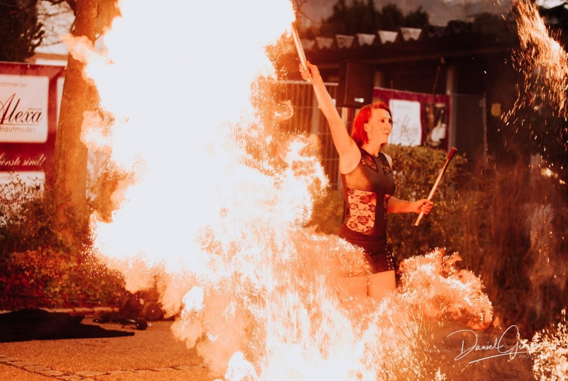 Hochzeits-Feuershow, LED Show, Stelzenlauf, Kinderschminken