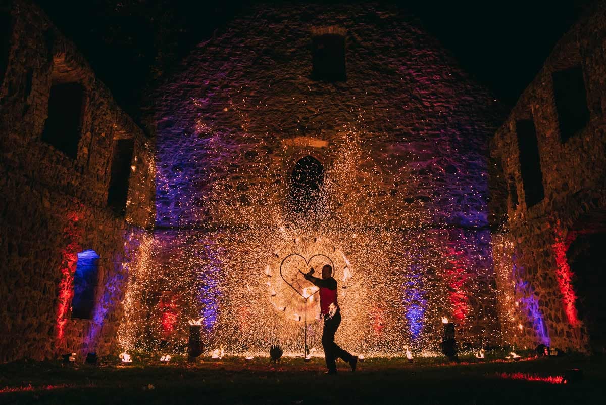Feuershow-Hochzeit-mit-den-besten-Feuerkuenstlern