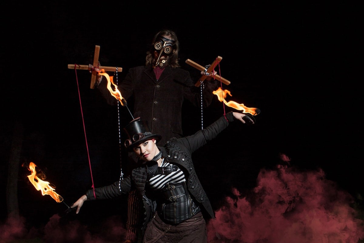 Feuershow-Steampunk-Schlossberg-Freiburg-Candels-Tanz-Marionette-06.2018breit