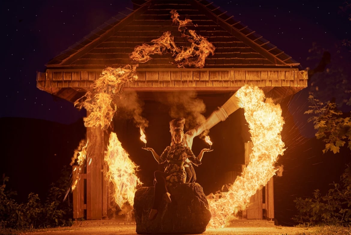 Moderne Licht-, Artistik- und Feuershows vom Profi Duo