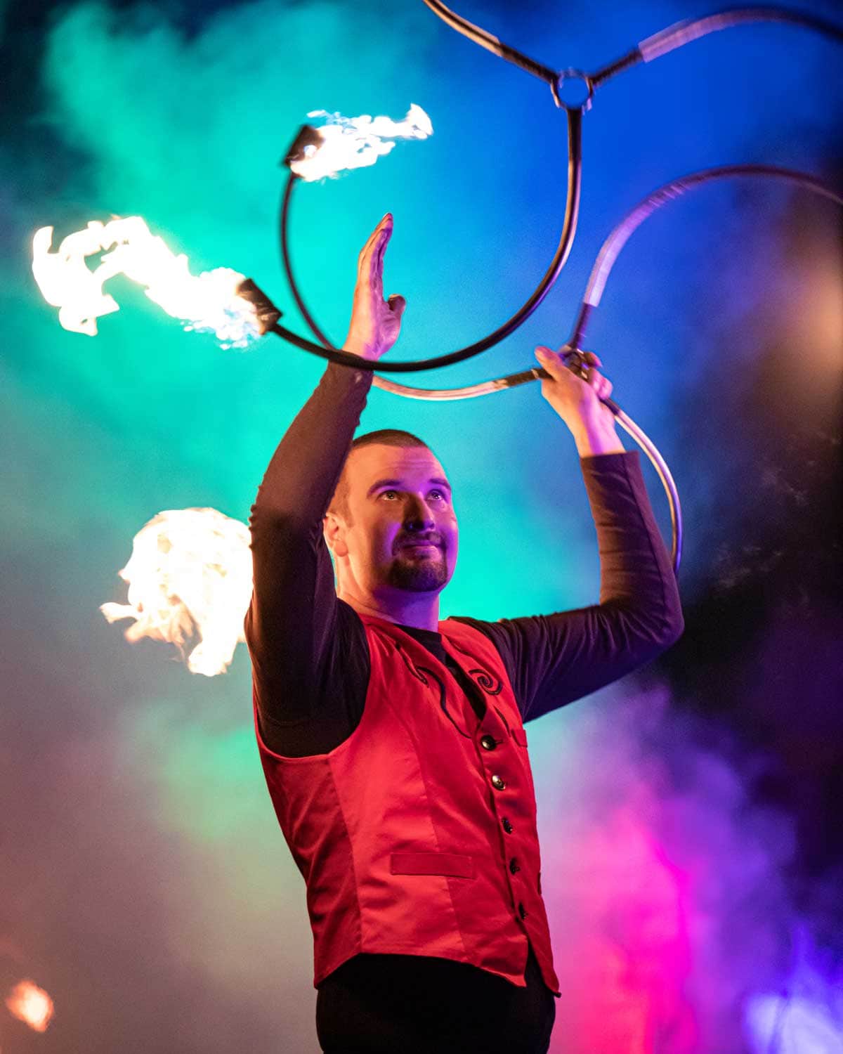 Feuershow-fuer-eine-Hochzeitsfeier-mit-Feuerkuenstler-4
