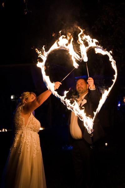 Moderne Licht-, Artistik- und Feuershows vom Profi Duo