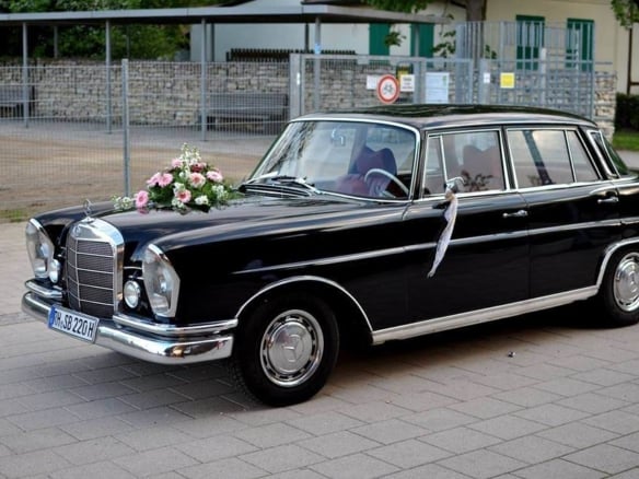 Traumauto für ihren Traumtag – Mercedes Oldtimer Heckflosse