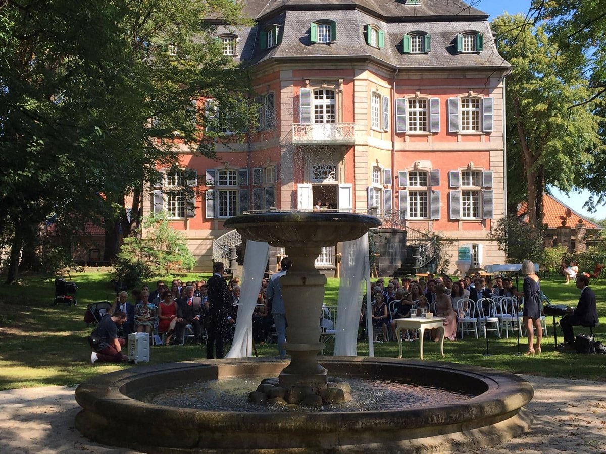 Freie-Trauung-Parkanlage-Schloss-Arff