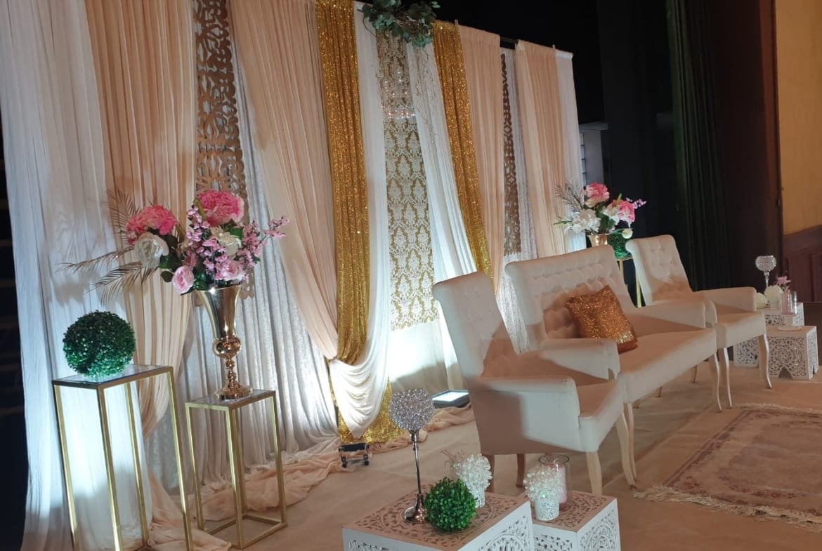 Hochzeit im prunkvollen Festsaal