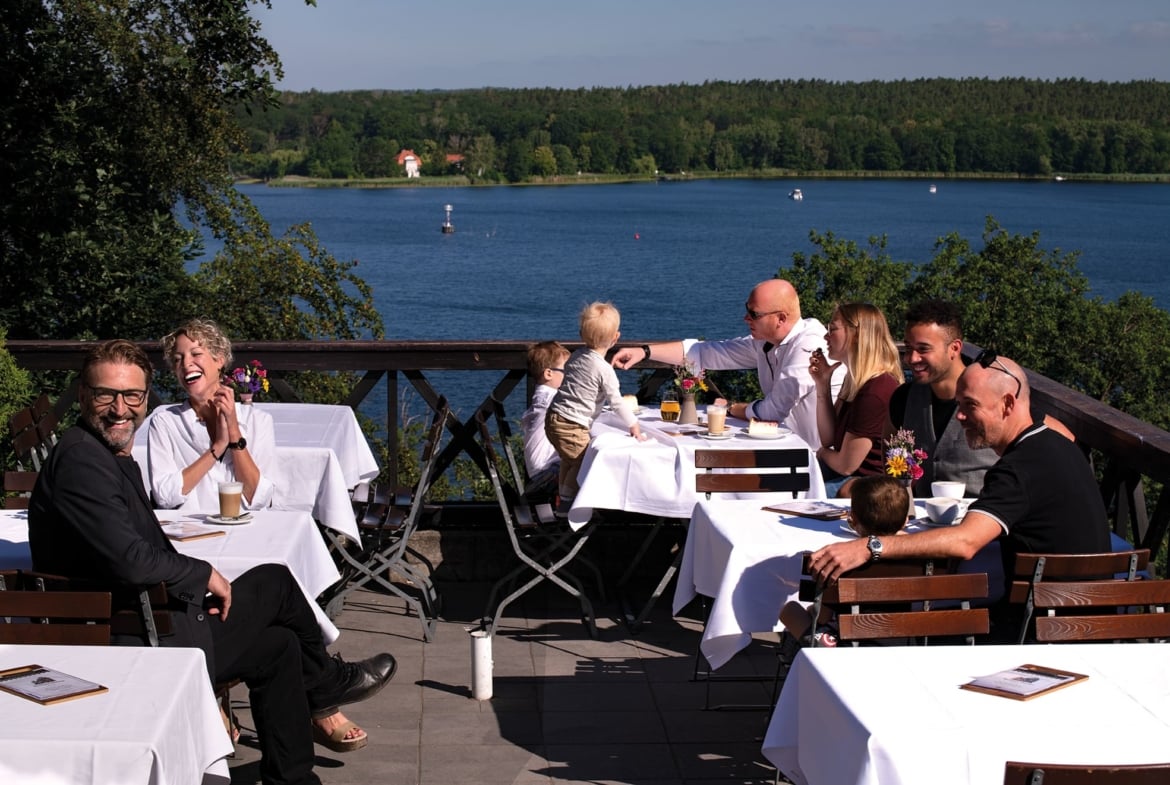 Hochzeit mit Wasserblick im Grünen