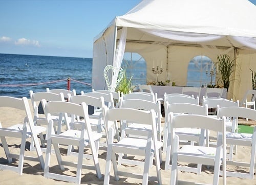 Strand Hochzeiten mit Traumdekorationen in Traumkulisse