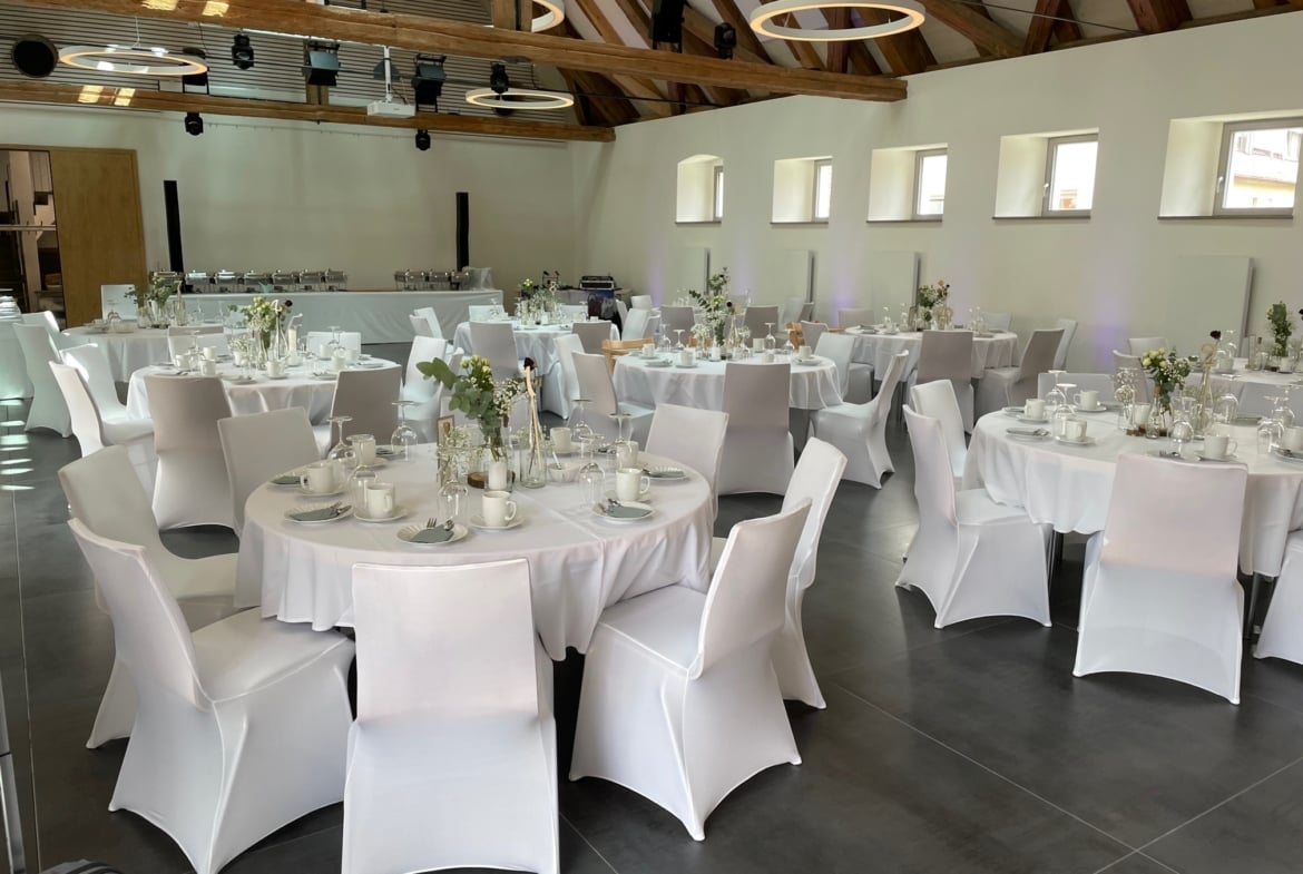 Hochzeit im historischen Schafhof mit moderner Einrichtung