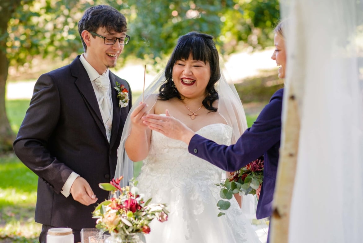 Freie Rednerin und Hochzeitssängerin