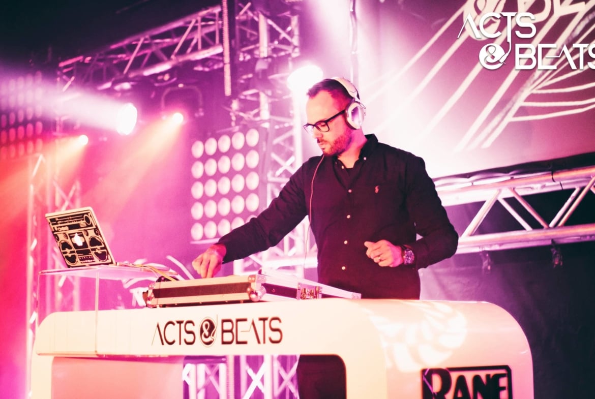 Deejay + Sängerin | Acts & Beats