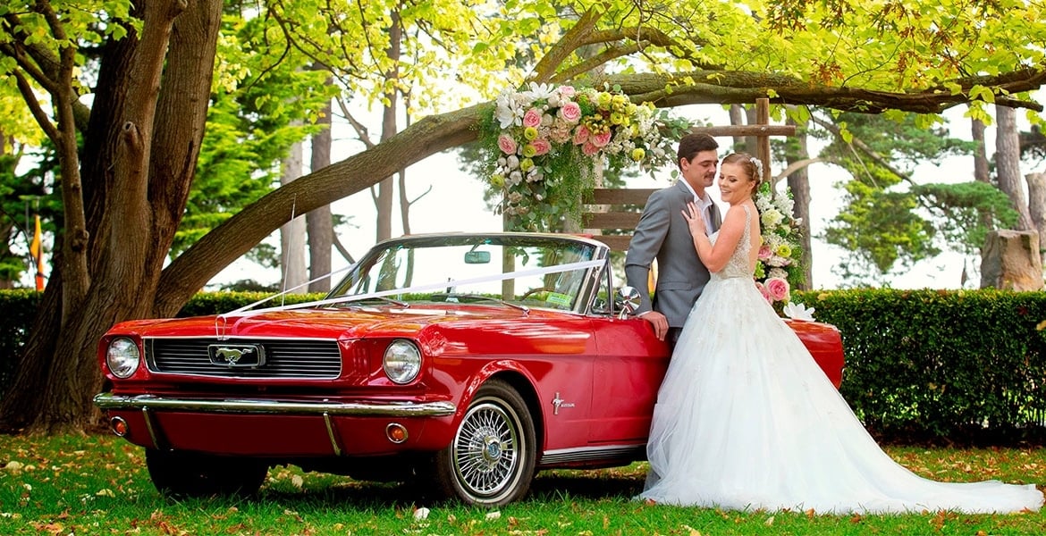 Ein Hochzeitsbus oder Hochzeitsauto von Apollo Oldtimer