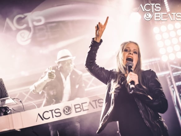 Deejay + Sängerin | Acts & Beats