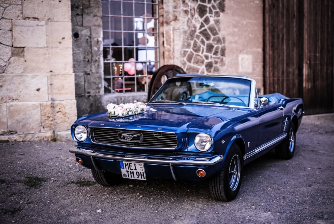 Oldtimer Ford Mustang Hochzeitsauto
