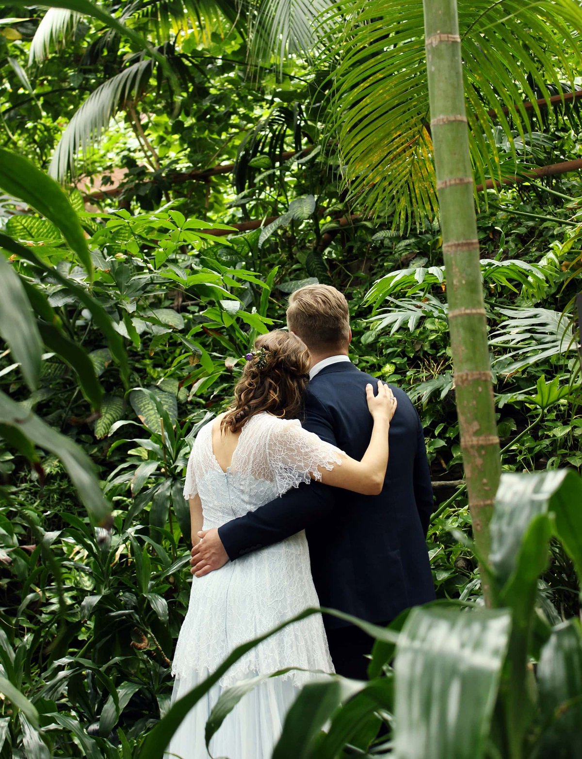 Hochzeitspaar-in-der-Biosphaere-Potsdam
