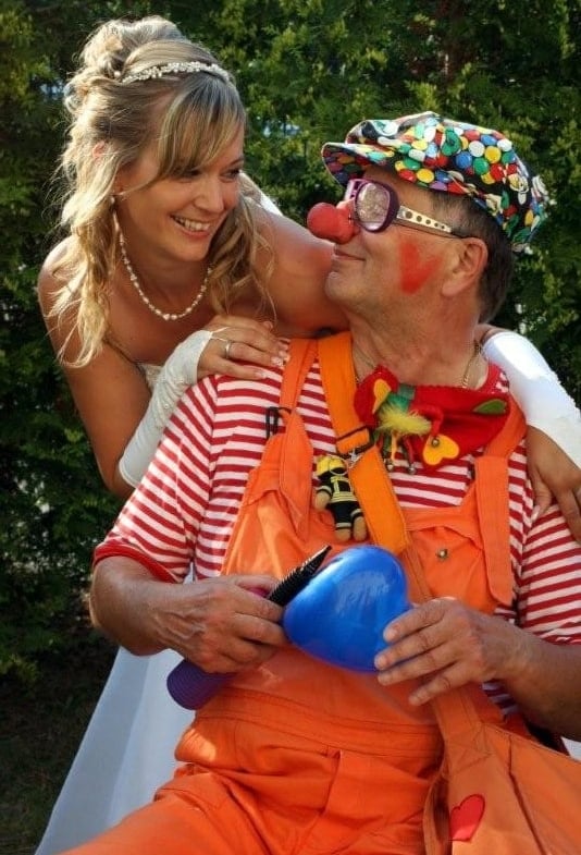Kinderunterhaltung Ballonkunst Zauberei mit Clownjochen für Groß und Klein