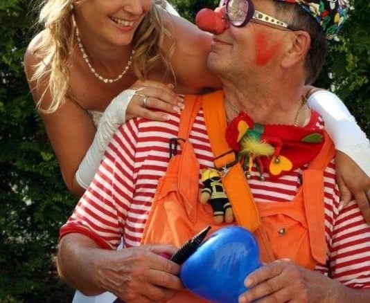 Kinderunterhaltung Ballonkunst Zauberei mit Clownjochen für Groß und Klein