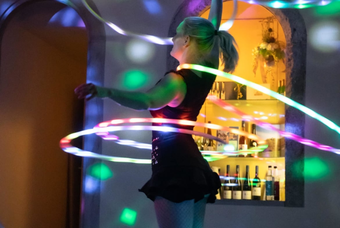 Eine unvergessliche Tanzshow mit LED Hula Hoop Reifen