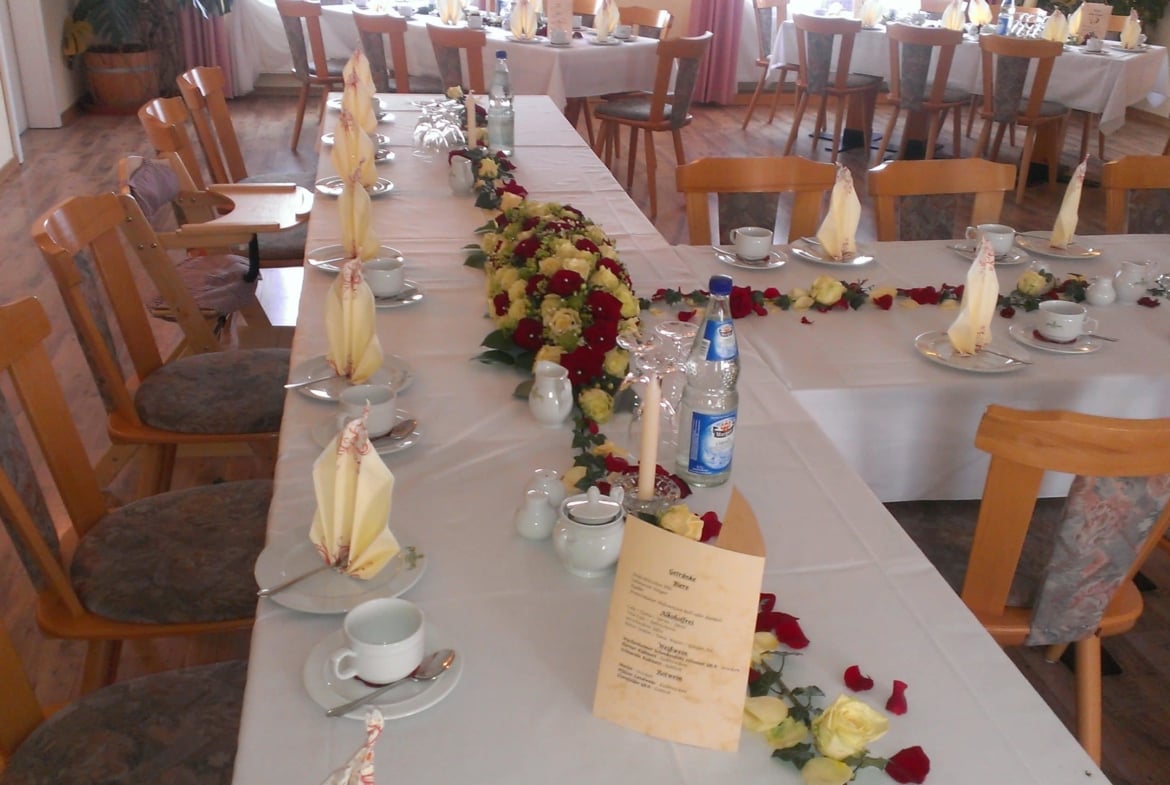 Hochzeit auf Burgruine im Erzgebirge