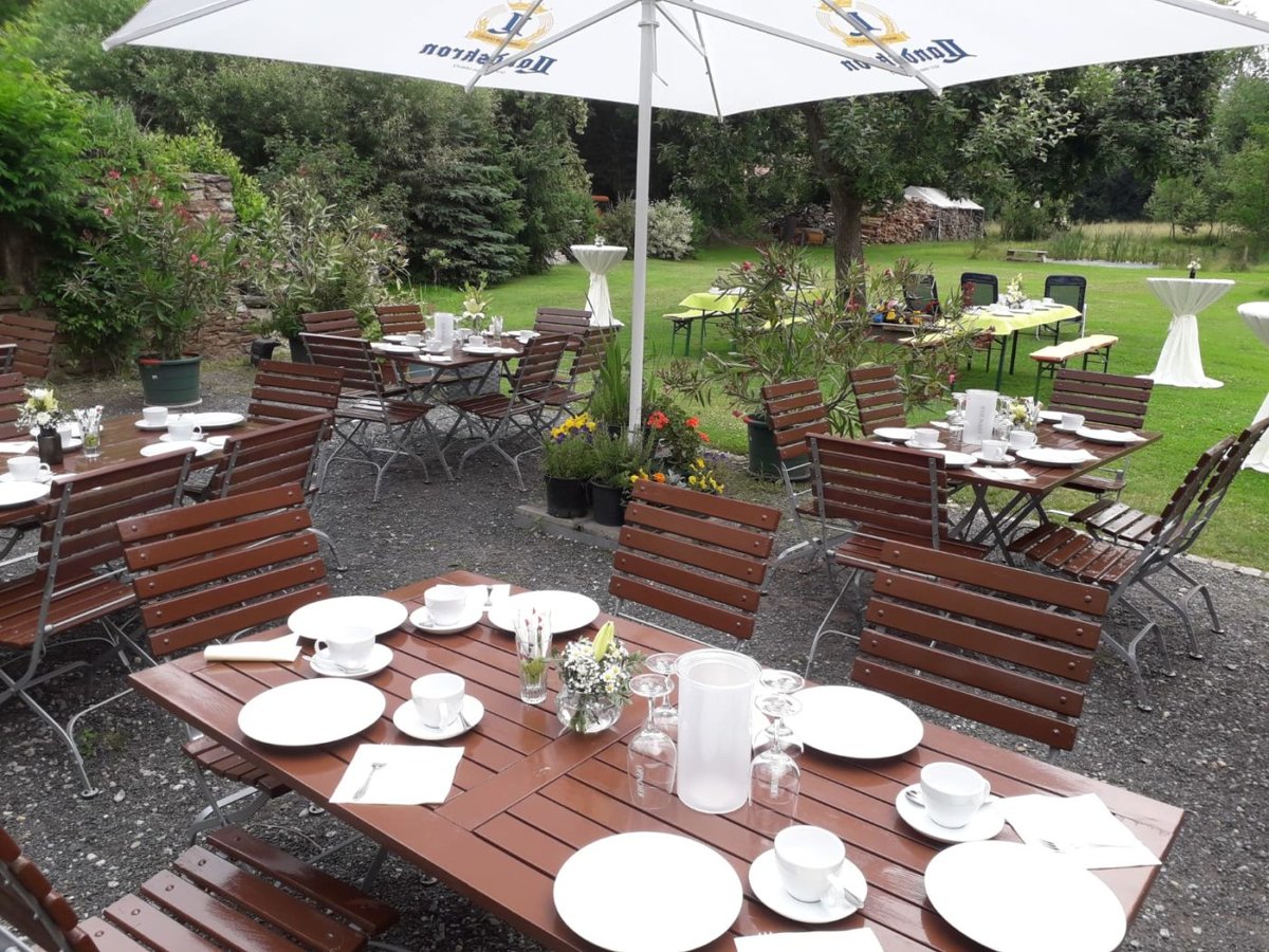 Restaurant, Veranstaltungshaus & Pension “Zum Hirsch”