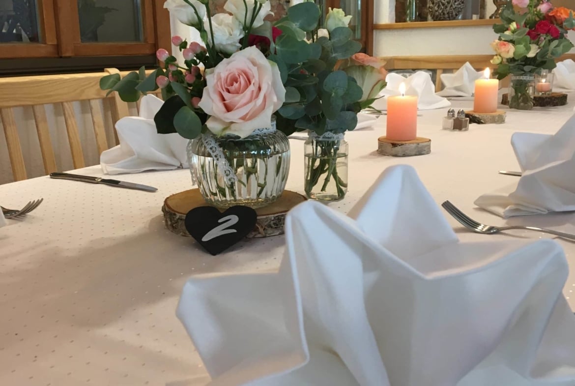 Feiern Sie Ihre Hochzeit romantisch in grüner Idylle!