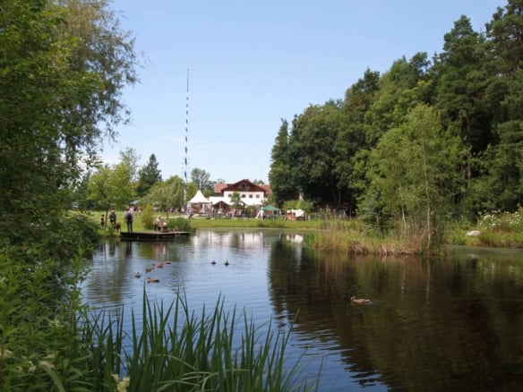 Feiern Sie Ihre Hochzeit romantisch in grüner Idylle!