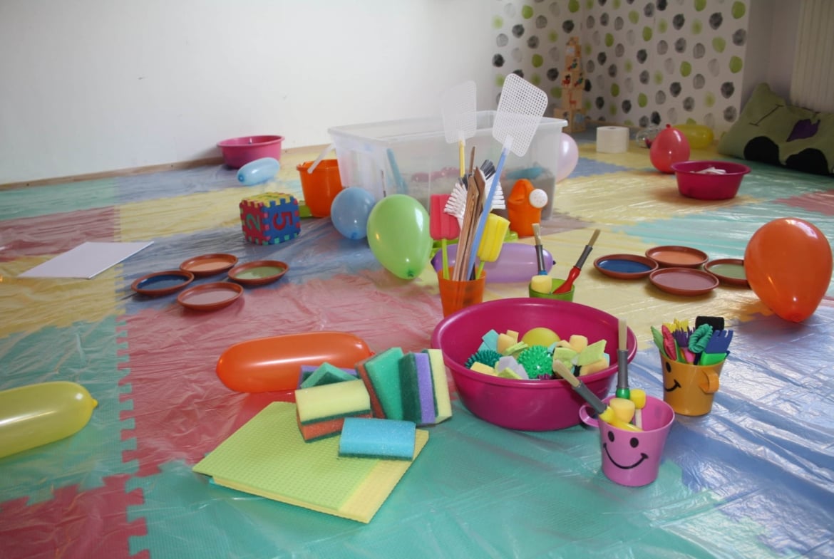 Kinderanimation: Bastelangebot, Schminken, Spielecke u.v.m.