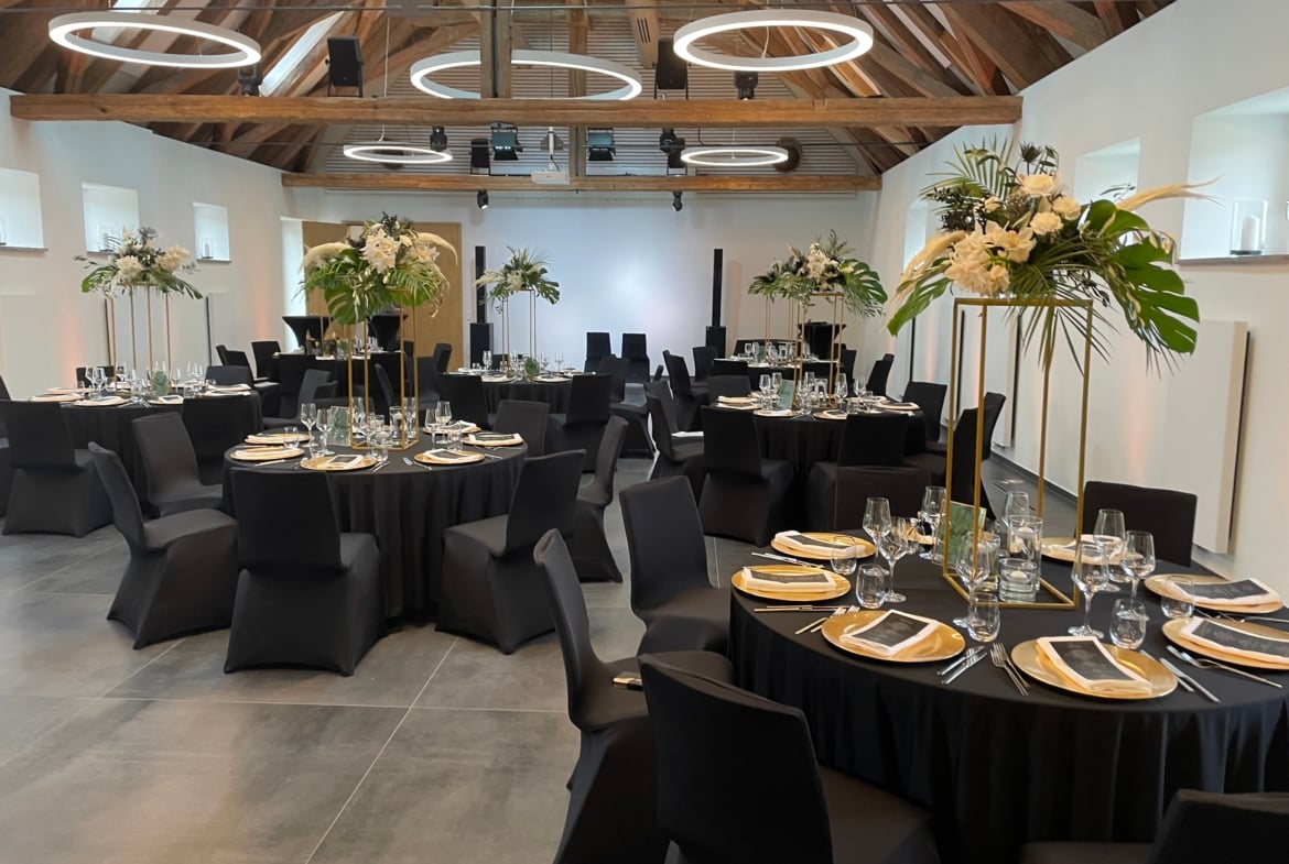 Hochzeit im historischen Schafhof mit moderner Einrichtung