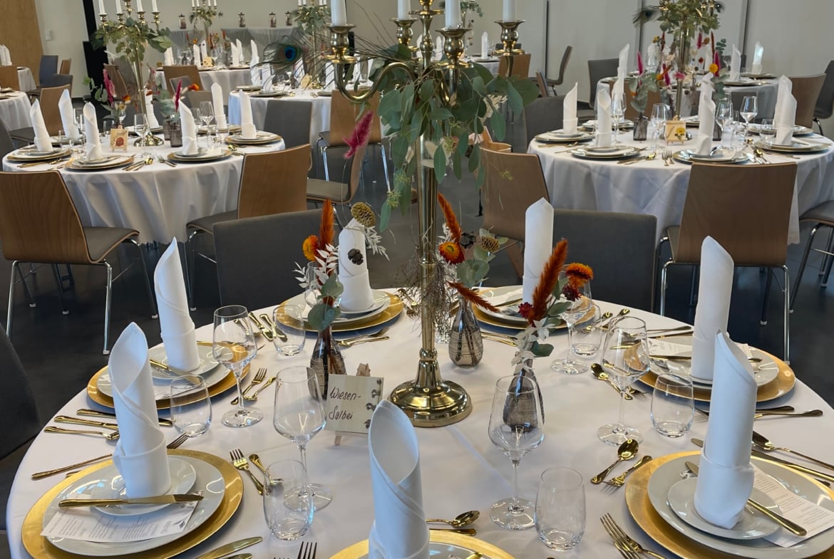 Hochzeit im historischen Schafhof mit moderner Einrichtung