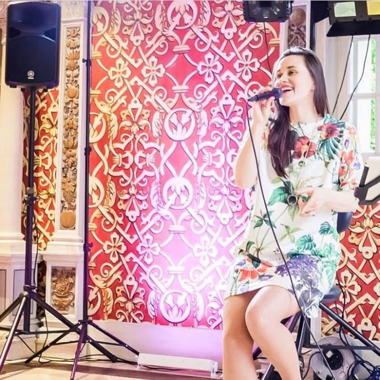Singing DJane Sabine Seide – Sängerin & DJane in one!