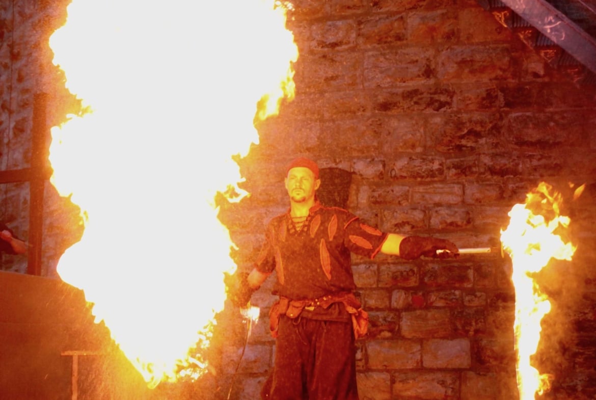 Feuershows, Fakirshows, Walking-Act, LED-Shows