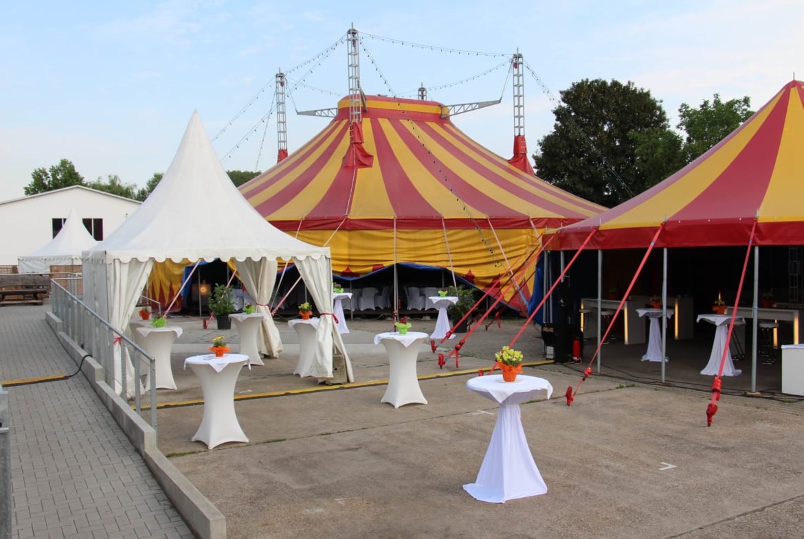 Hochzeit im Zirkuszelt