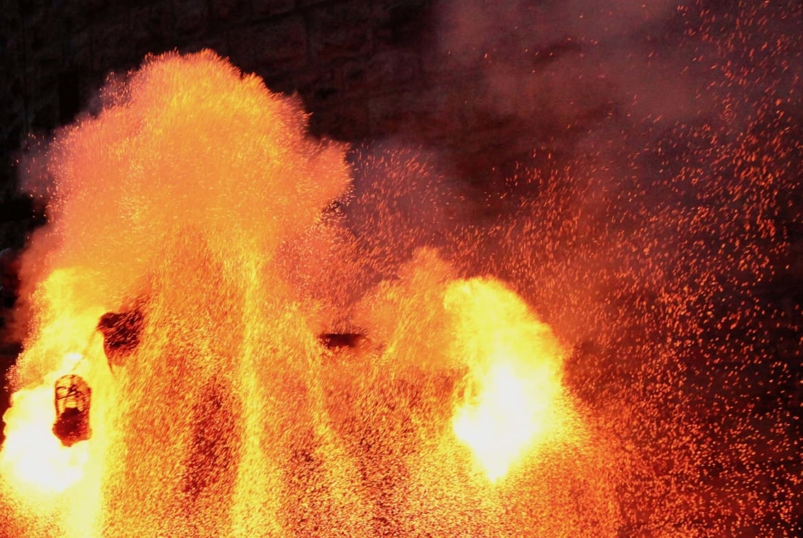 Feuershows, Fakirshows, Walking-Act, LED-Shows