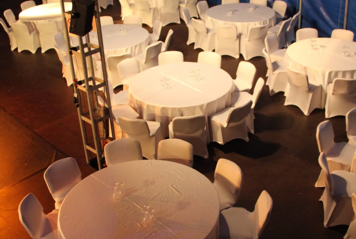 Hochzeit im Zirkuszelt