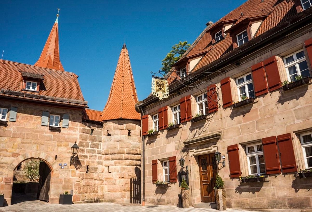 Hochzeit direkt neben der Wehrkirche St. Georg in Nürnberg