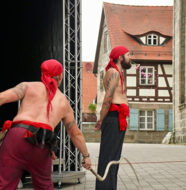 Feuershows, Fakirshows, Walking-Act, LED-Shows