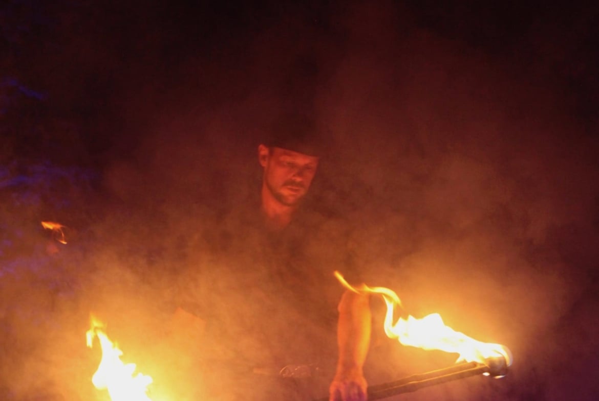 Feuershows, Fakirshows, Walking-Act, LED-Shows