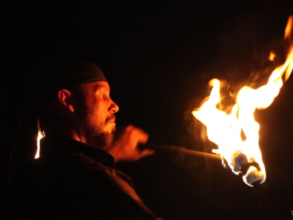 Feuershows, Fakirshows, Walking-Act, LED-Shows