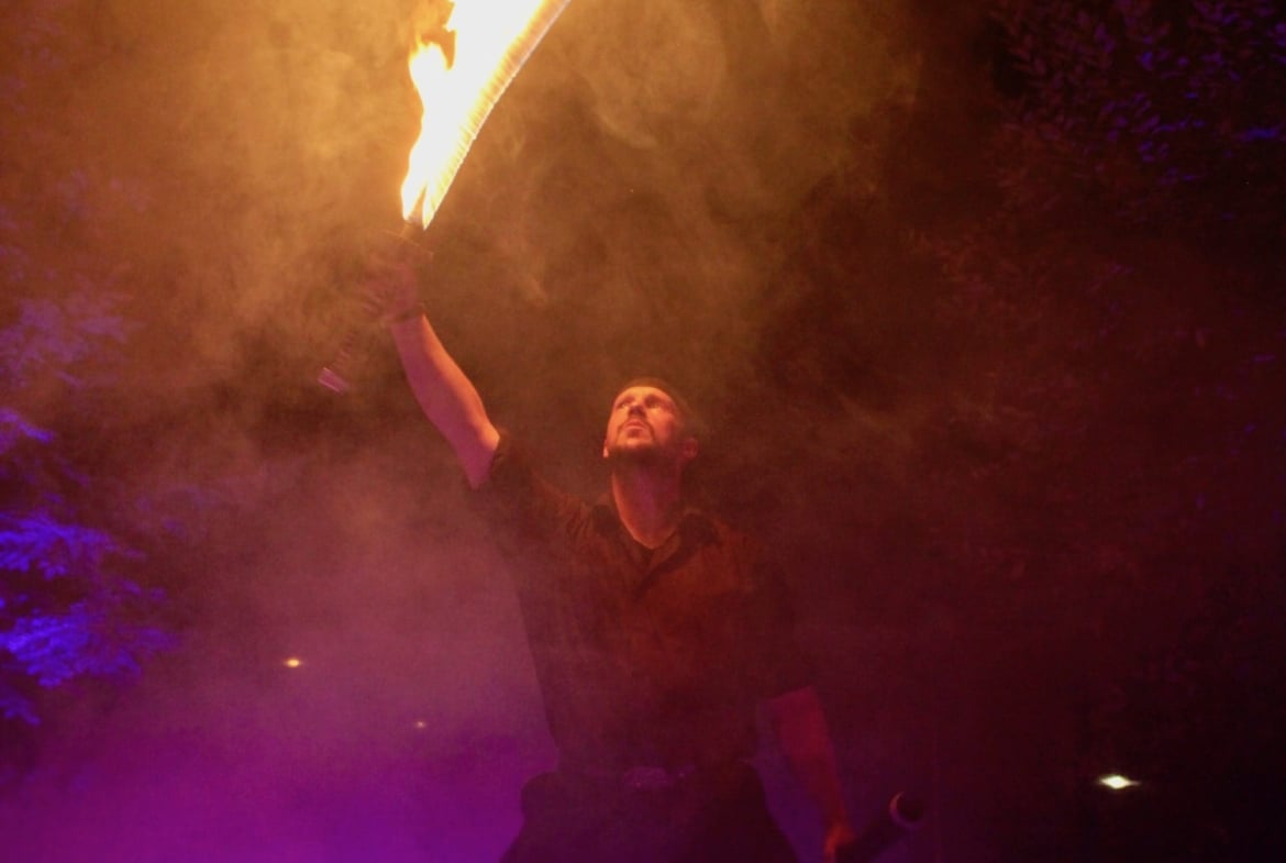 Feuershows, Fakirshows, Walking-Act, LED-Shows