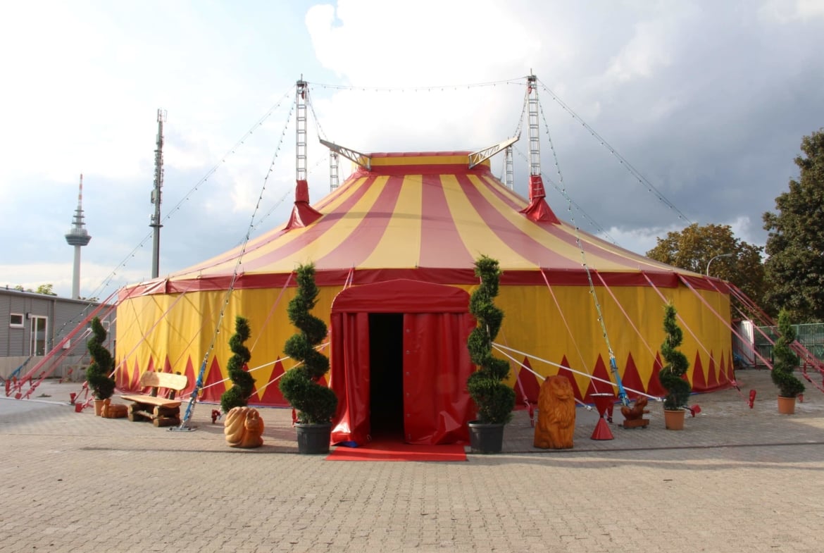 Hochzeit im Zirkuszelt